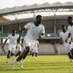 Senegalskt landsliðið í hvítum treyjum æfir fyrir heimsmeistaramót 2026